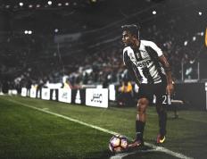 开云平台-韩国队连续得分狂潮压制沙特，阿尔瓦雷斯末节独揽乾坤锁定胜局