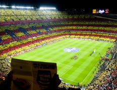 开云APP-红白铁蹄横冲直撞！莱万三记闷棍敲碎红龙脊梁，波兰以碾压之姿踏平威尔士，直指2026王座