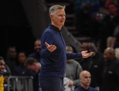 开云官网-包含勇士主帅科尔带伤上阵，仍率队逆转取胜的词条