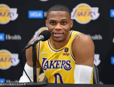 开云体育中国-快船主帅赞扬雷吉－杰克逊表现出色，成为球队重要得分点