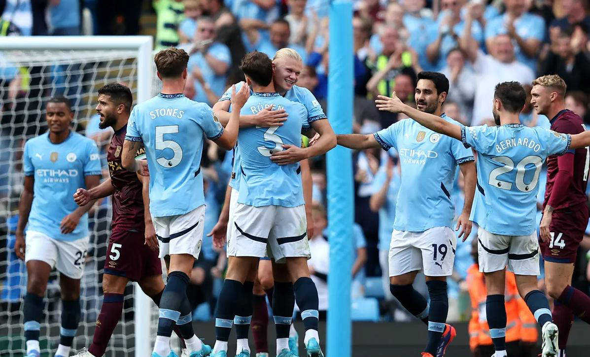 开云APP-英超决赛对阵激烈，曼城备战不敢掉以轻心