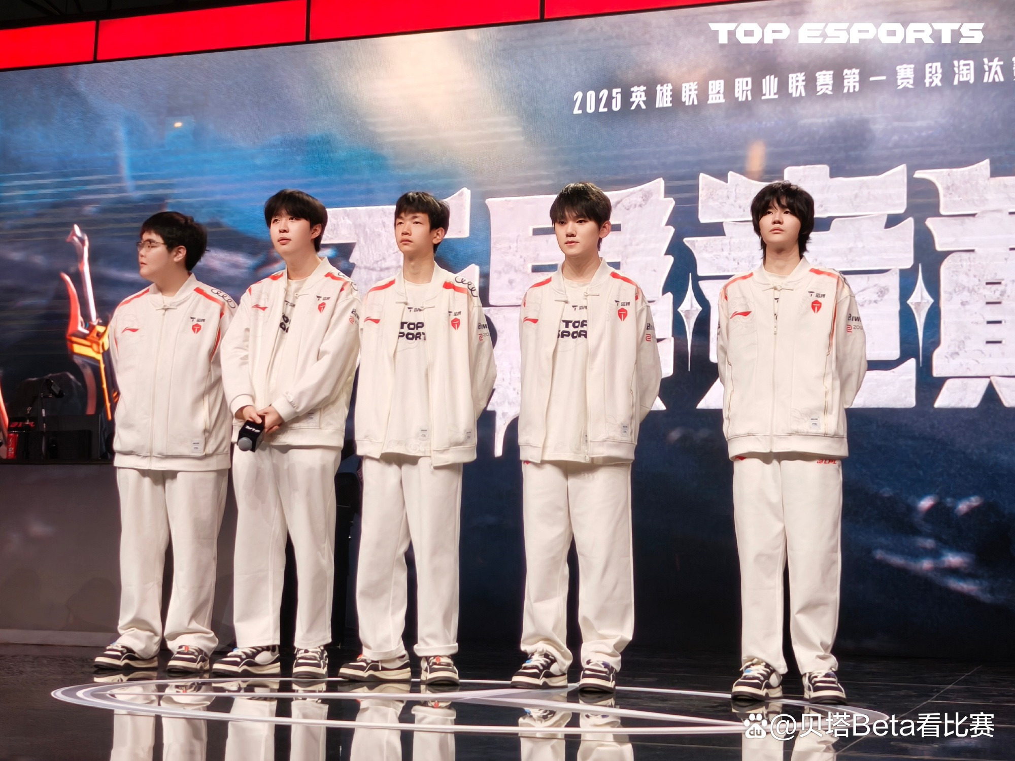 开云下载-T1力克LGD,Xiaohu拿下关键大龙顶尖较量半决赛,让粉丝疯狂欢呼