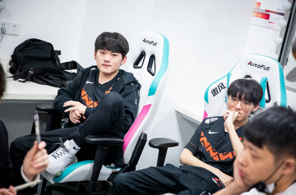 开云平台-关于HKA轻取JDG，Xiaohu操刀奇招英雄翻盘激烈交锋2025世界赛，锁定晋级资格的信息