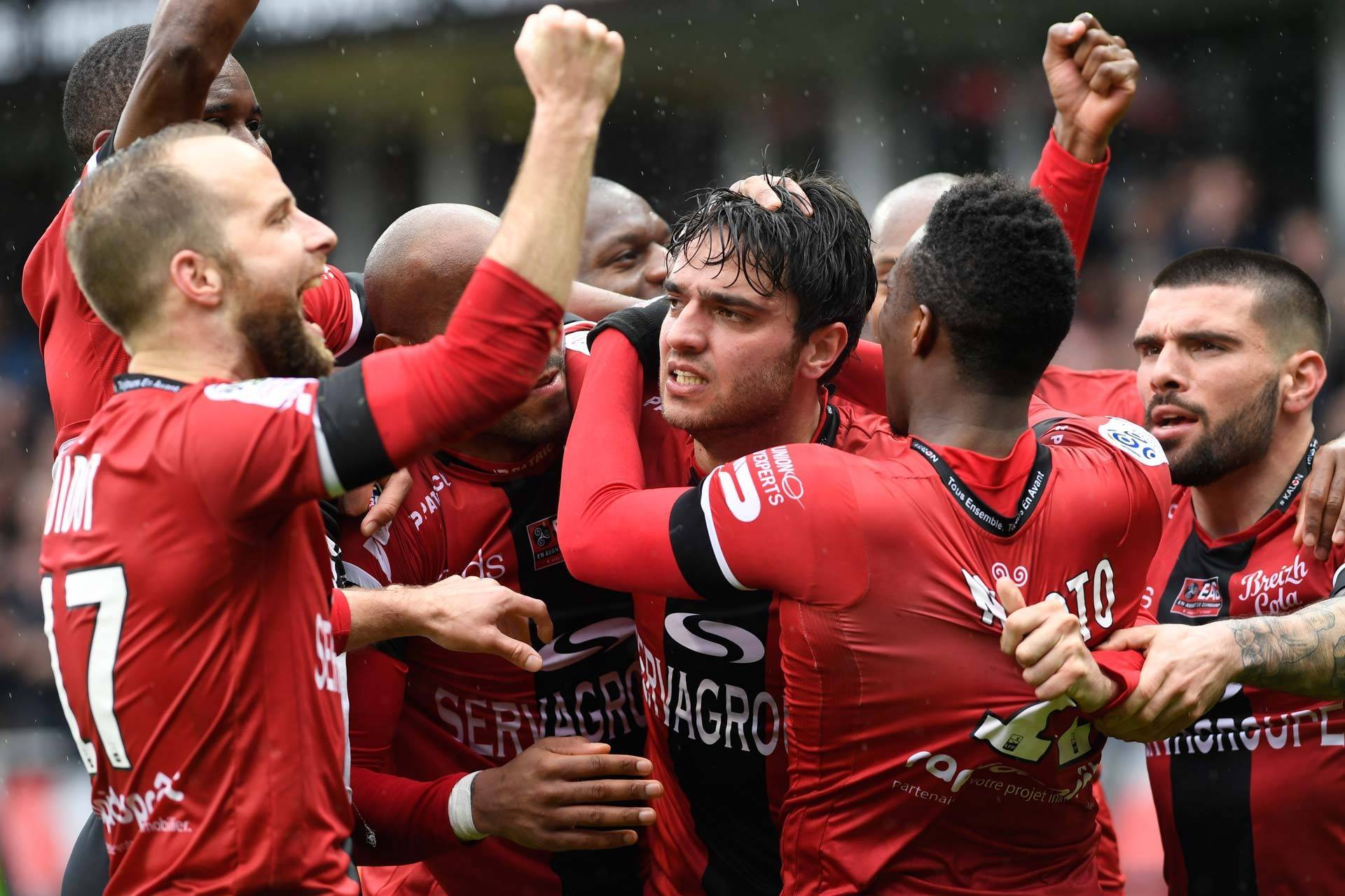 开云体育-瓦朗谢纳女足为了对抗甘冈女足展开激烈比赛