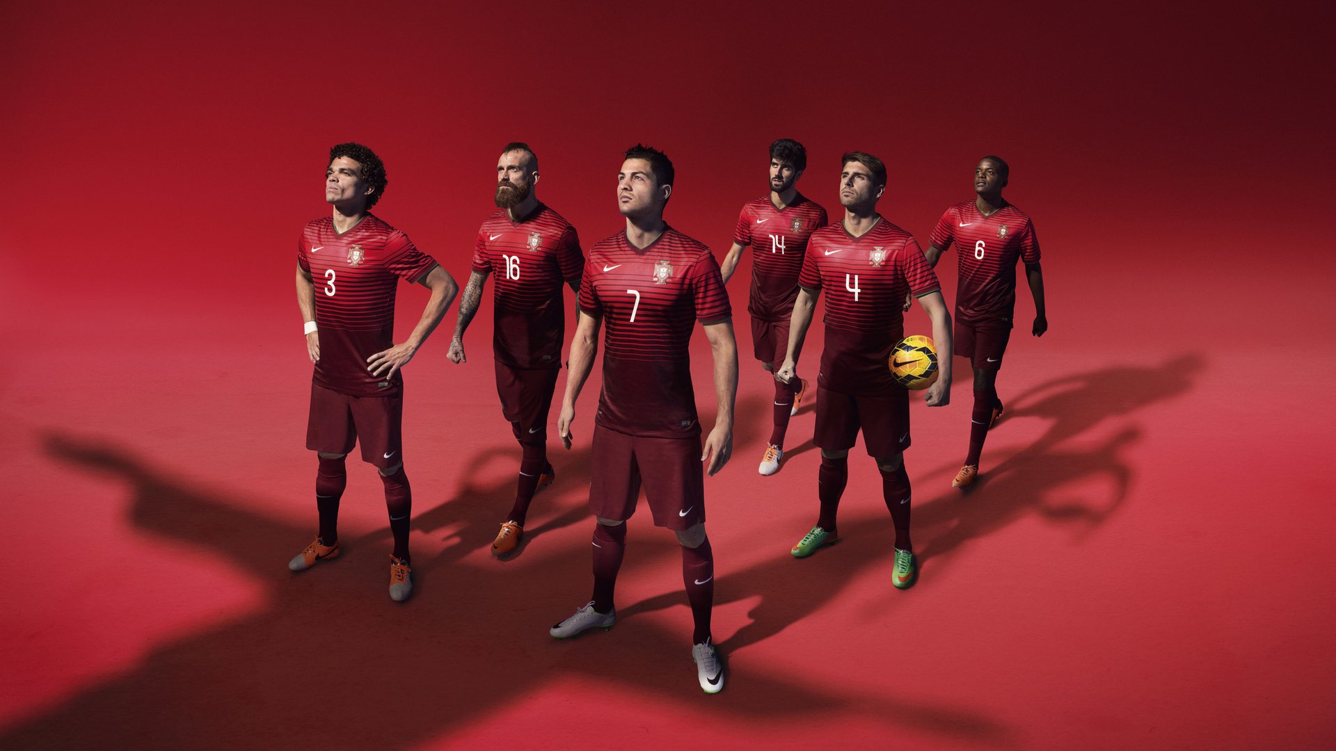 开云体育中国-关键战，绿茵场的胜负，与家园的存亡